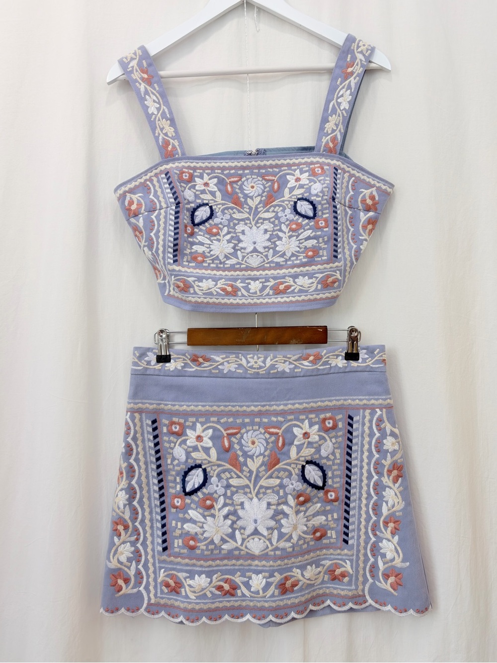 Jacqui•E the label Floral Embroidered Blue Top Mini Skirt 2 piece set large NWT